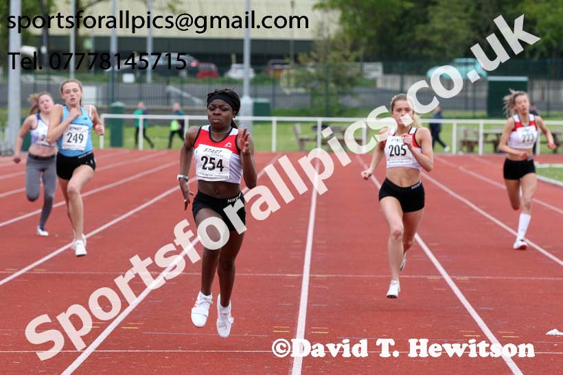 Womens under-17s 200 metres, 2019 North Eastern Track and Field Champs., Middlesbrough. Photo:  David T. Hewitson/Sports for All Pics